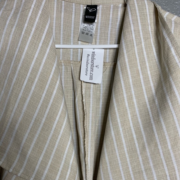 Cream and white color coat/cover up - Picture 2 of 3